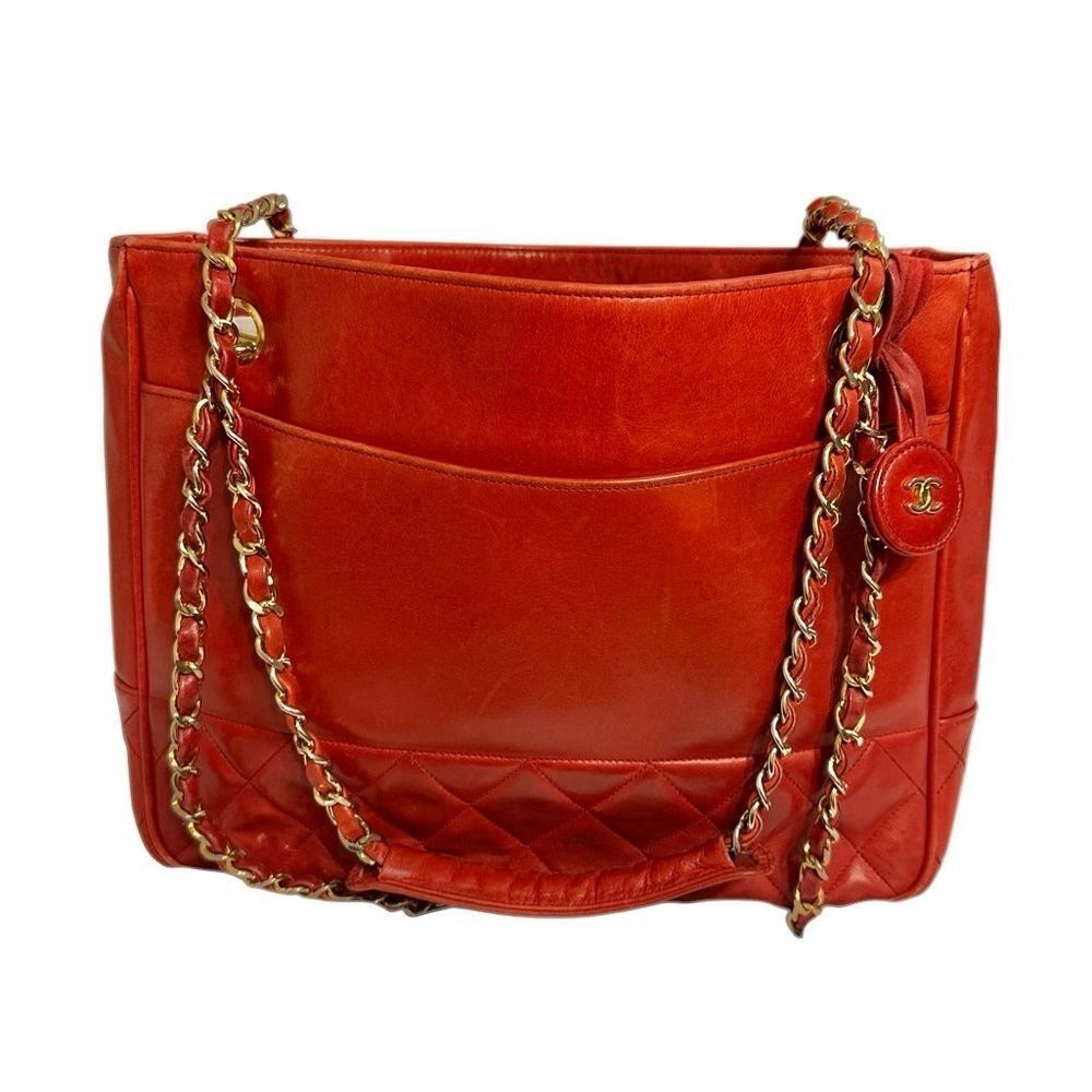 CHANEL Red Shoulder Bag with Timeless Elegance - Picture 11 of 16